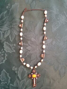 Uniquely detailed vintage rosary with yellow stone in centre of cross, no issues